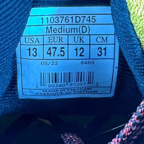 Brooks Vibrant Yellow and Black Running Shoes - Picture 10 of 10